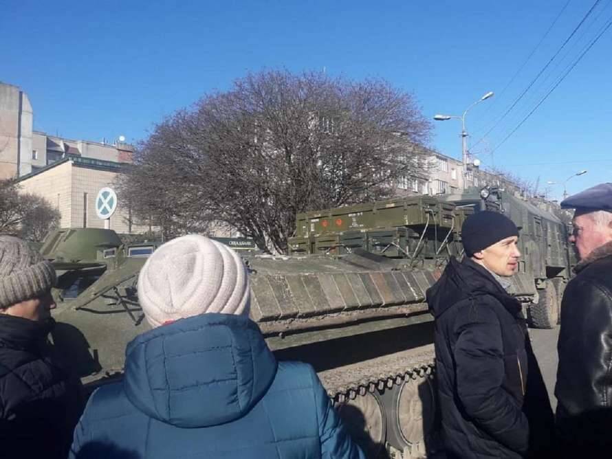 Жители Черниговщины остановили колонну российских оккупантов