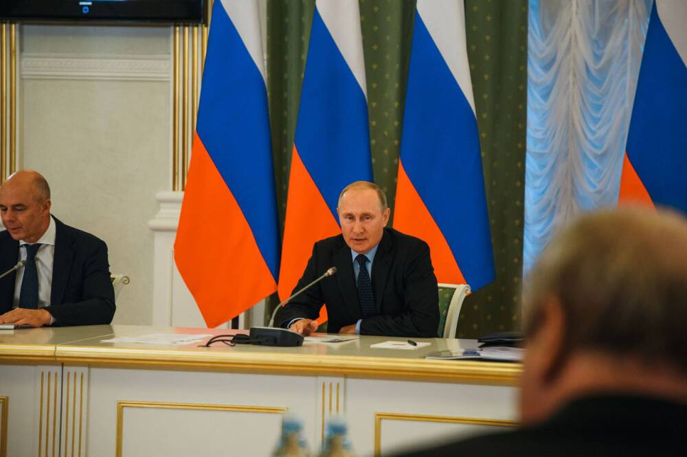 Путин поручил сохранить процентную ставку по ипотеке