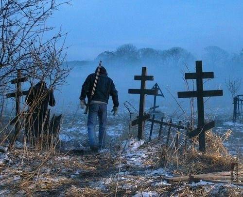 В Одесской области мужчина вскрыл могилу своего бывшего начальника