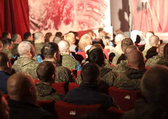 Степанакертский драматический театр пробил российских миротворцев на эмоции