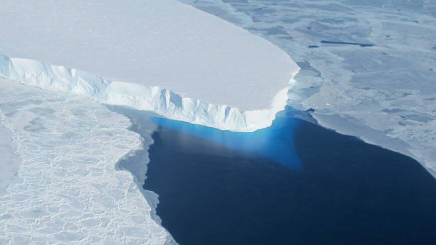От «ледника Судного Дня» в Антарктиде откололся гигантский айсберг