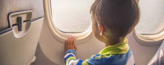 Казахстанцы до 17 лет могут путешествовать по стране на самолете бесплатно