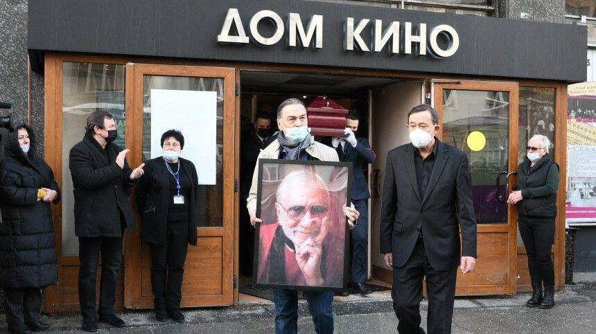 Гроб с телом Виктора Мережко вынесли под аплодисменты