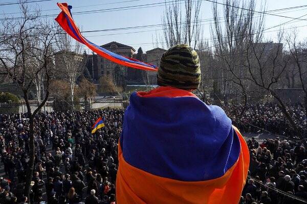 Армянская оппозиция воодушевилась американским соцопросом: Люди недовольны режимом