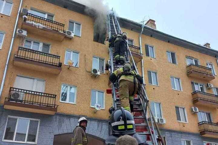 Пожар в жилом доме на Кирова, эвакуированы женщина с ребенком