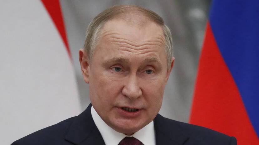 Песков объяснил, что Путин не всегда носит маску благодаря исчерпывающим мерам безопасности