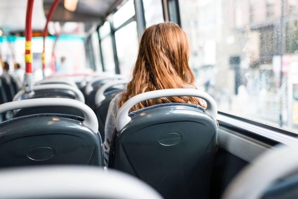 Водитель автобуса объяснил, почему высадил 15-летнюю девочку на заправке в Тверской области