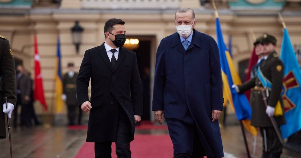 Эрдоган приветствовал почетный караул возле Мариинского дворца словами "Слава Украине" (видео)