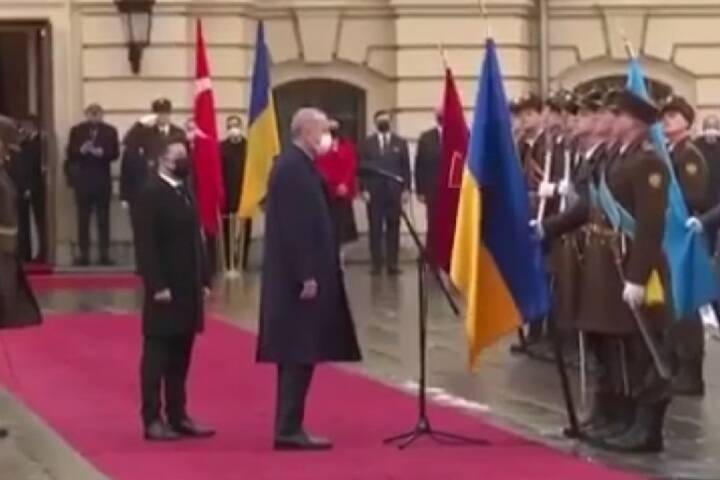 Прилетевший в Киев Эрдоган выкрикнул Слава Украине!