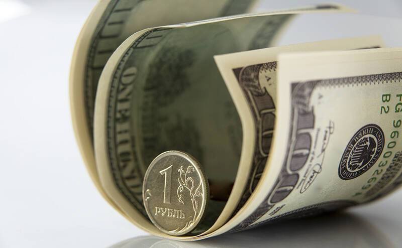 Курс доллара снова пошел в атаку на рубль