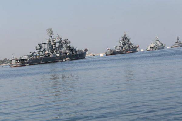Российские десантные корабли зашли в сирийский порт Тартус