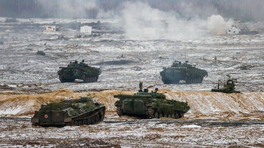 Российские военные показали «танковую карусель» на учениях в Бресте