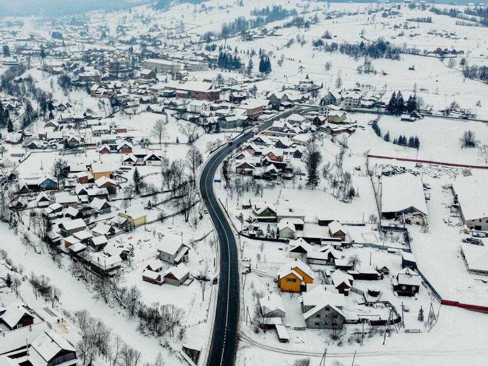 На "Большом строительстве" в Закарпатье разобрали скалу, чтобы отремонтировать около 50 км горной трассы