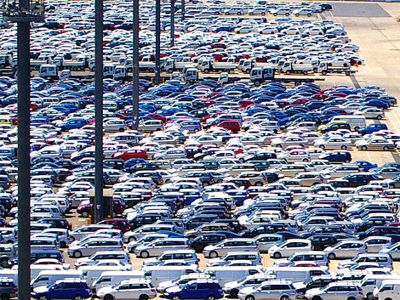 В России седьмой месяц подряд падают продажи легковых автомобилей и LCV