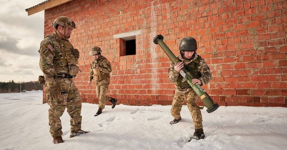 Украинские бойцы из зоны ООС начали изучать американские гранатометы SMAW-D (фото)
