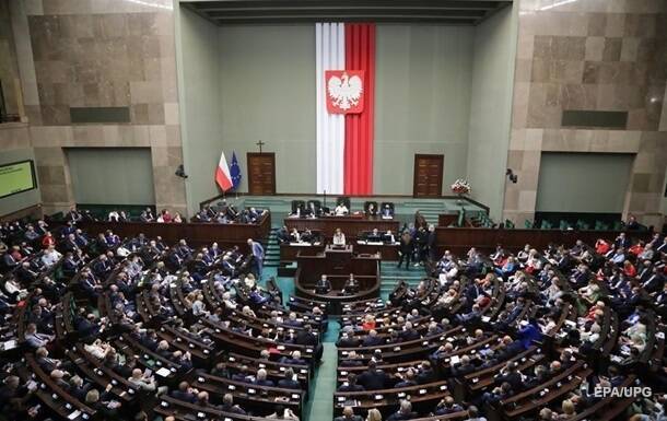 Сенат Польши единогласно принял резолюцию в поддержку Украины