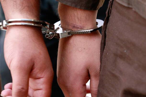 Житель Кирьят-Арба арестован по подозрению в издевательствах над ребенком