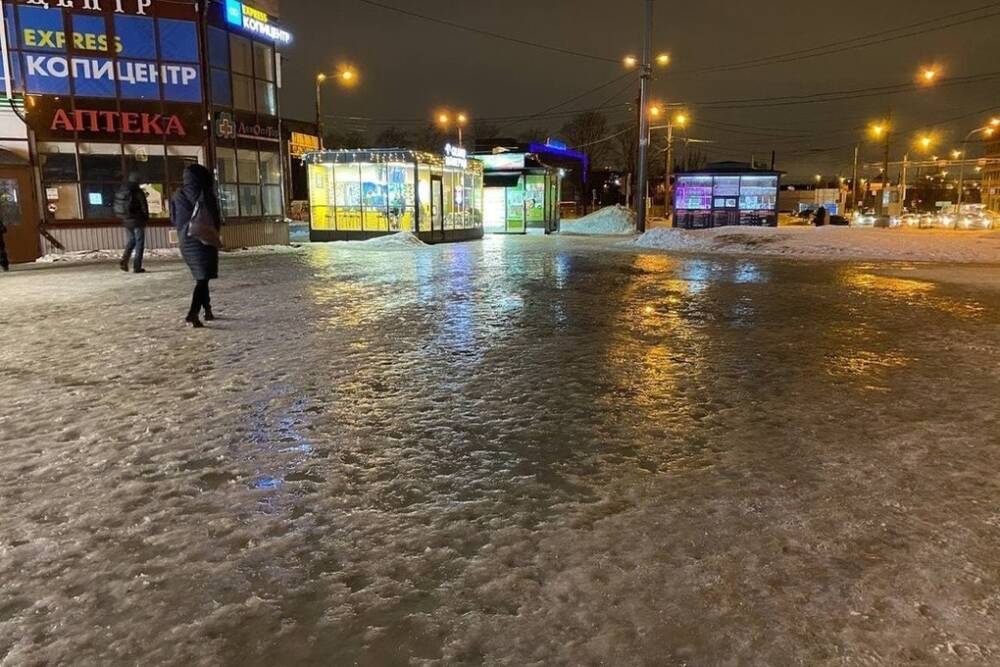 Петербуржцев предупредили о сильном ветре и снежных заносах 5 февраля