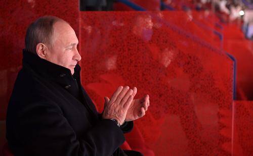 Песков высказался о сообщениях западных СМИ о том, что Путин уснул на стадионе в Пекине