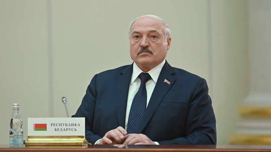 Лукашенко запретит транзит грузов из Литвы