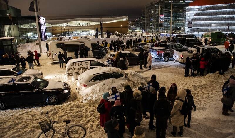 Полиция в Хельсинки задержала 55 противников ковид-паспортов и роста цен на бензин