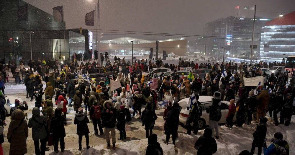 Более 50 участников акции протеста задержали в Хельсинки