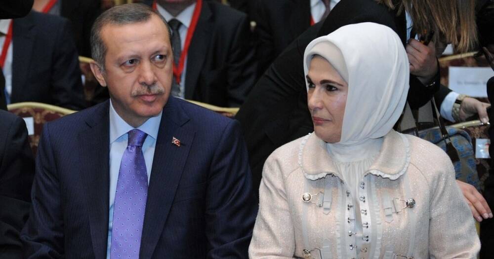 Через два дня после визита в Украину. Президент Турции и его супруга заразились "Омикроном"