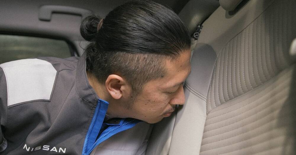 Мастер запахов: Nissan нанял специально обученного человека нюхать салон авто (видео)