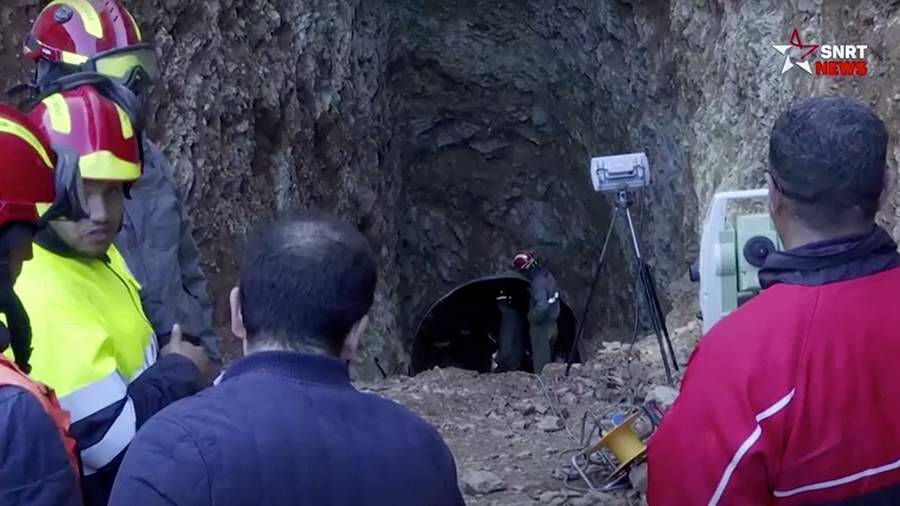 Пятилетнего мальчика вытащили из 32-метрового колодца в Марокко