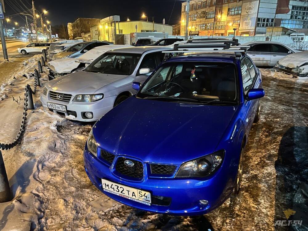 В Новосибирске основателю «АСТ-54» Полищуку разбили лобовое стекло в машине