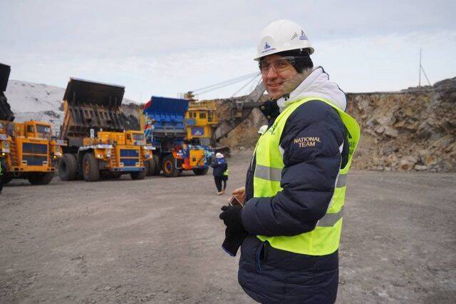«Утро России» на разрезе в Кузбассе: известный телеведущий Денис Стойков впервые посмотрел современное угольное предприятие