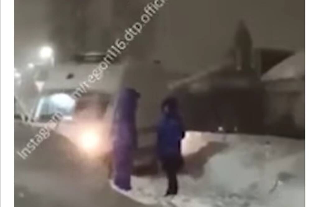 В Авиастроительном районе Казани «скорая» застряла в снегу