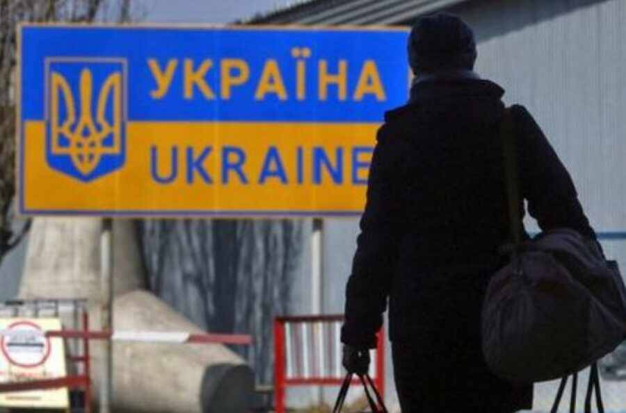Нагнетают обстановку: Европа и США готовятся принимать «украинских беженцев»