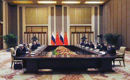 Глава протокола президента РФ Китаев: отсутствие рукопожатия на встрече Путина и Си Цзиньпина не связано с политикой