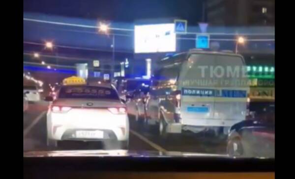 В Тюмени пассажир начал стрелять в машине такси