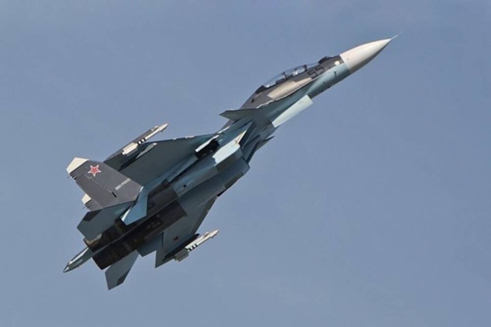 В Курской области прошли тренировочные полеты истребителей Су-30СМ