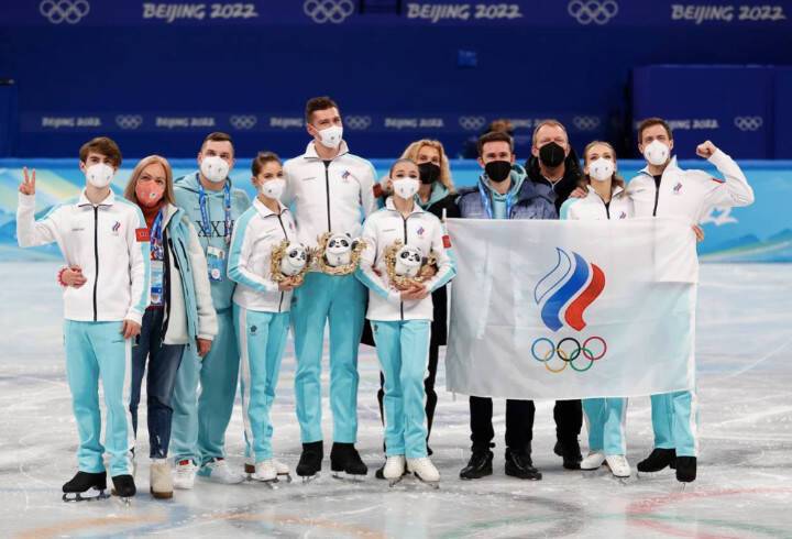 Российские фигуристы завоевали «золото» Олимпиады-2022 в командном турнире