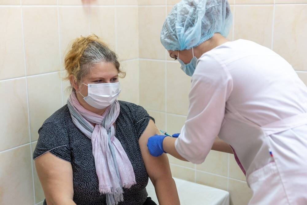 В Псковской области план вакцинации от коронавируса выполнили на 70,8%