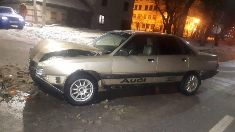 В Воронеже в ДТП на перекрёстке пострадала 25-летняя девушка