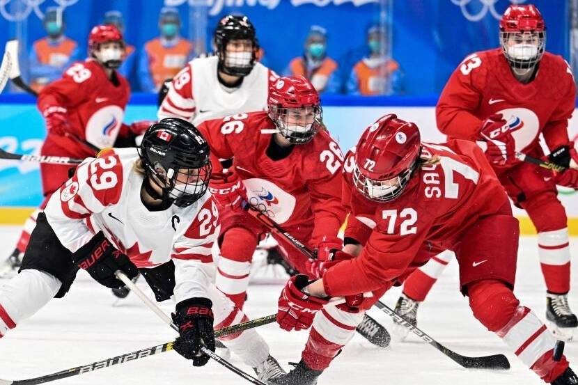 ОИ-2022. Российские хоккеистки разгромно уступили Канаде на турнире в Пекине
