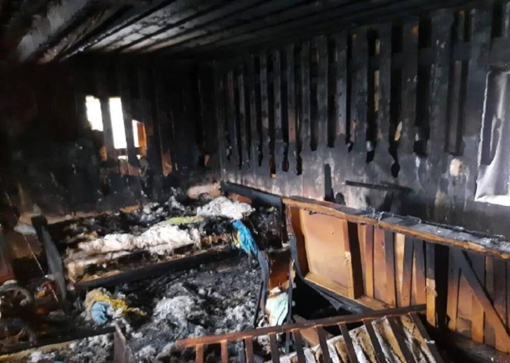 Погибших при пожаре маленьких детей облил горючей жидкостью отец в Иркутской области