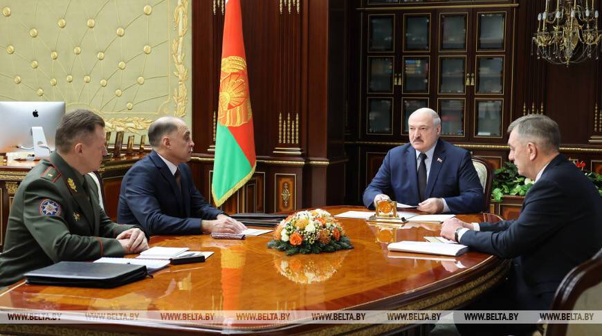 Совершенствование структуры системы МЧС обсуждается на совещании у Лукашенко