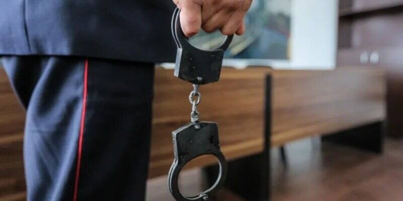 В Иркутске задержали рецидивиста, ежемесячно вымогавшего у бизнесмена по 30 тысяч рублей