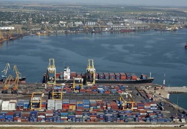 Грузооборот морских портов за январь вырос почти на 50%