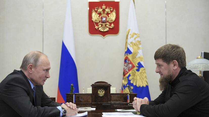 Песков заявил, что в Кремле следят за реакцией в Чечне на беседу Путина и Кадырова