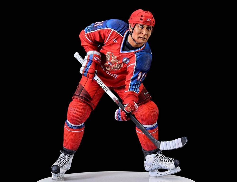 В сети продают оловянный сувенир «Путин-хоккеист» за ₽124 тыс. Можно купить в кредит
