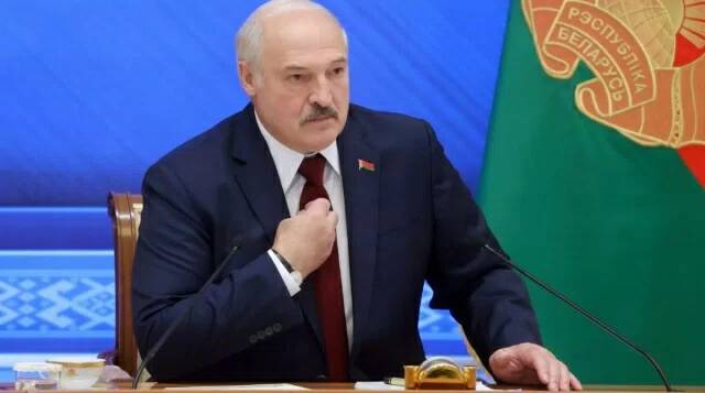 Лукашенко считает Бога белорусом, а он сам — это «божье чудо»
