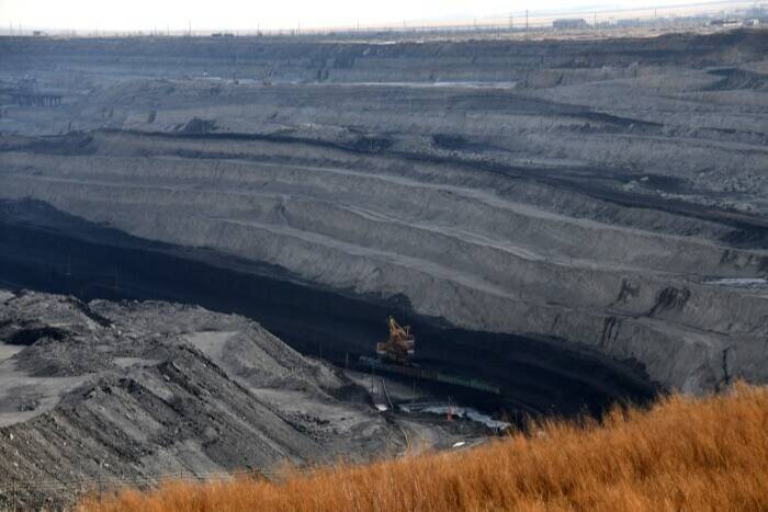 Абрамченко поручила проработать инициативу об увеличении санзон угольных разрезов до 2 км