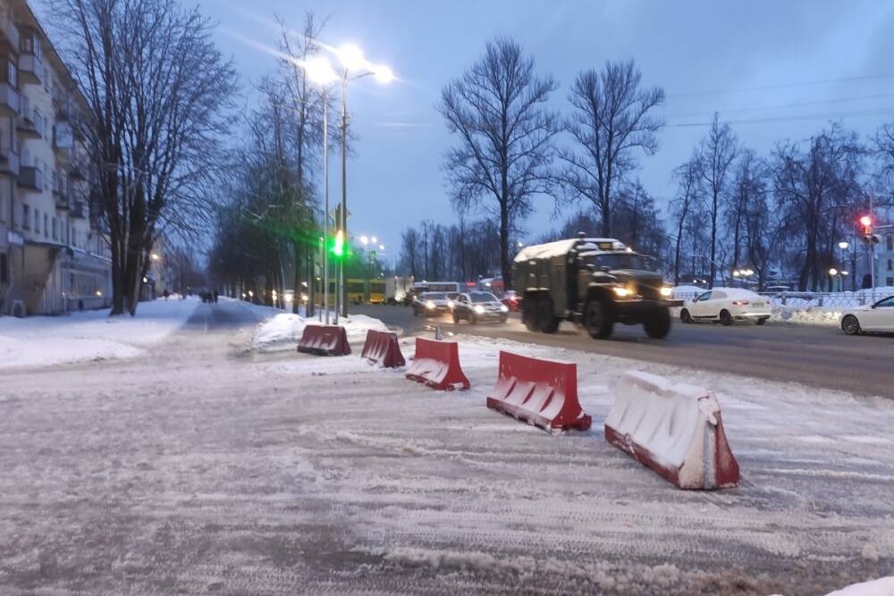Фотофакт: улицу Яна Фабрициуса в Пскове закрыли для транспорта
