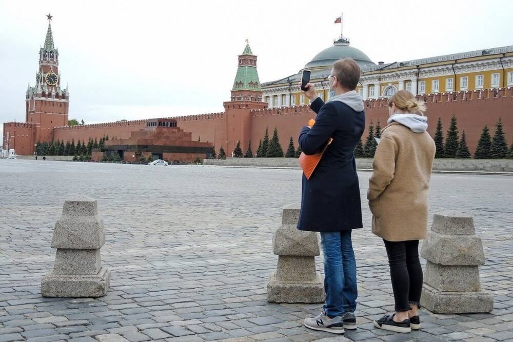 С Красной площади эвакуировали 700 человек из-за подозрительной сумки